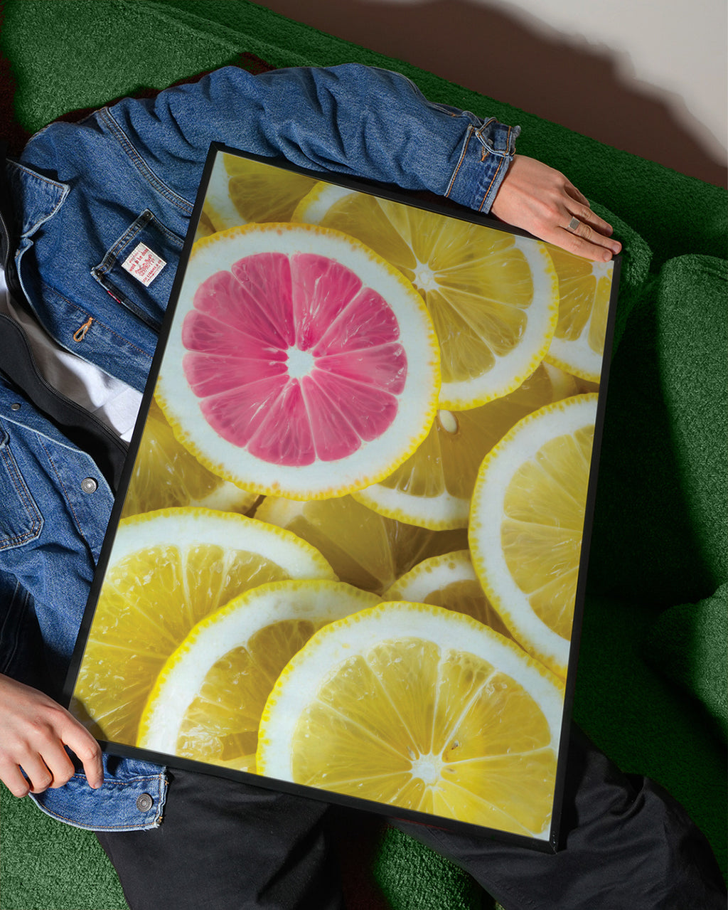 The pink lemon - Framed poster detail