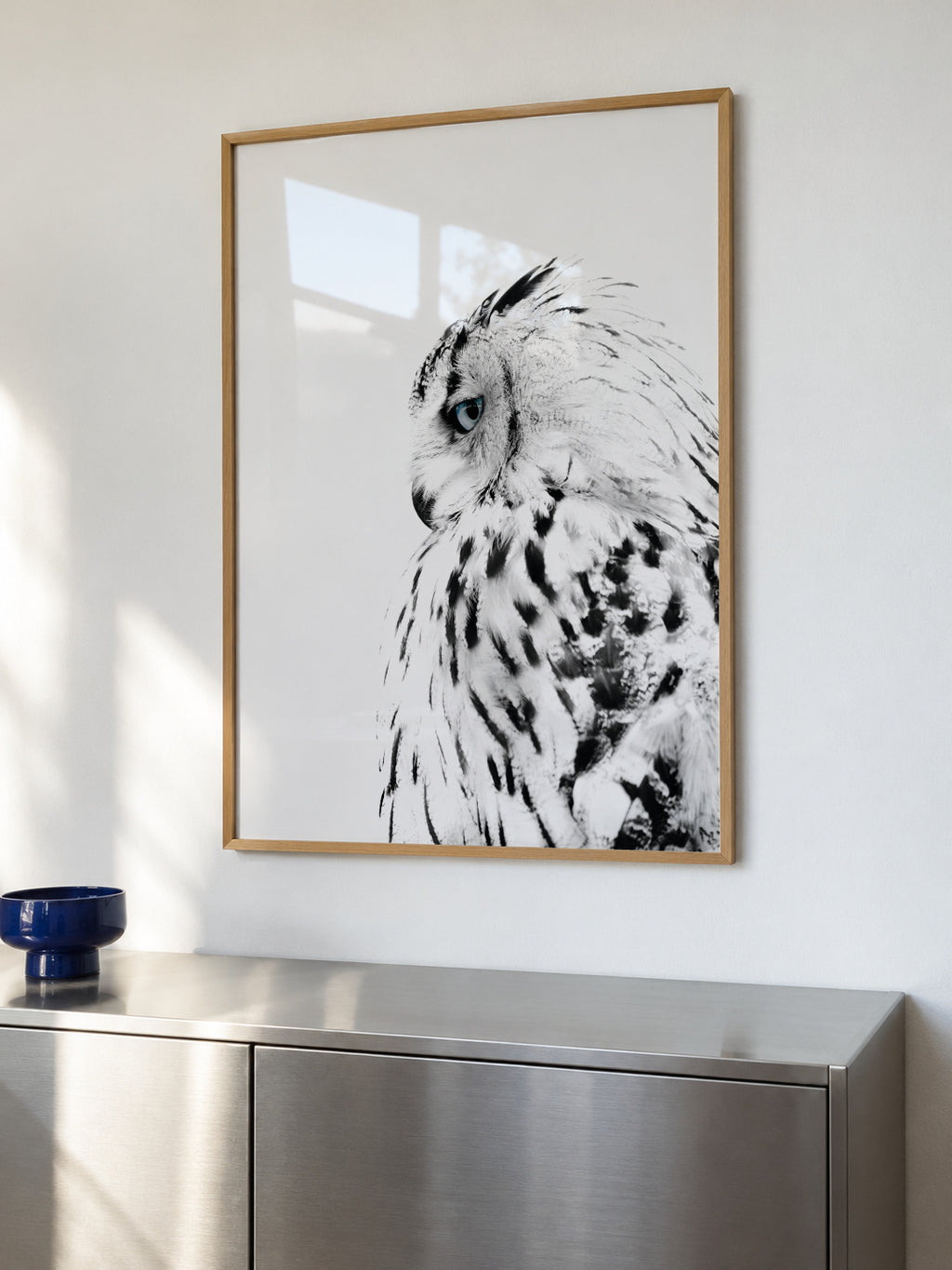 White owl - Framed poster in an interior