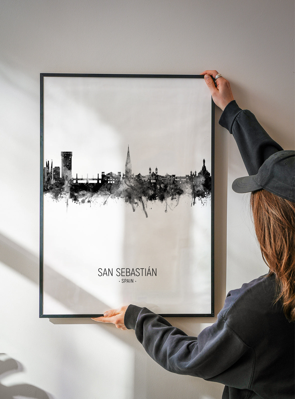 San Sebastián Skyline en blanco y negro - Framed poster detail