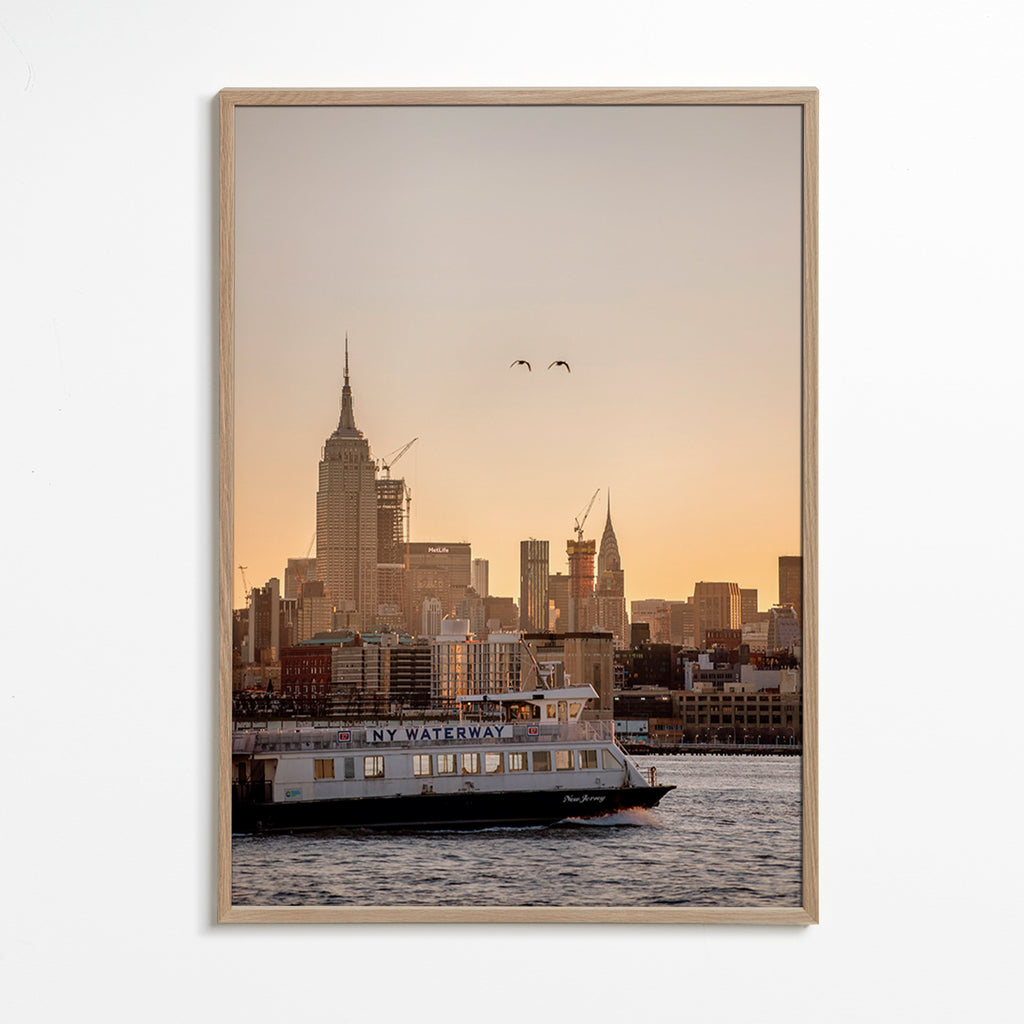 Travel poster Manhattan skyline – Oak Frame