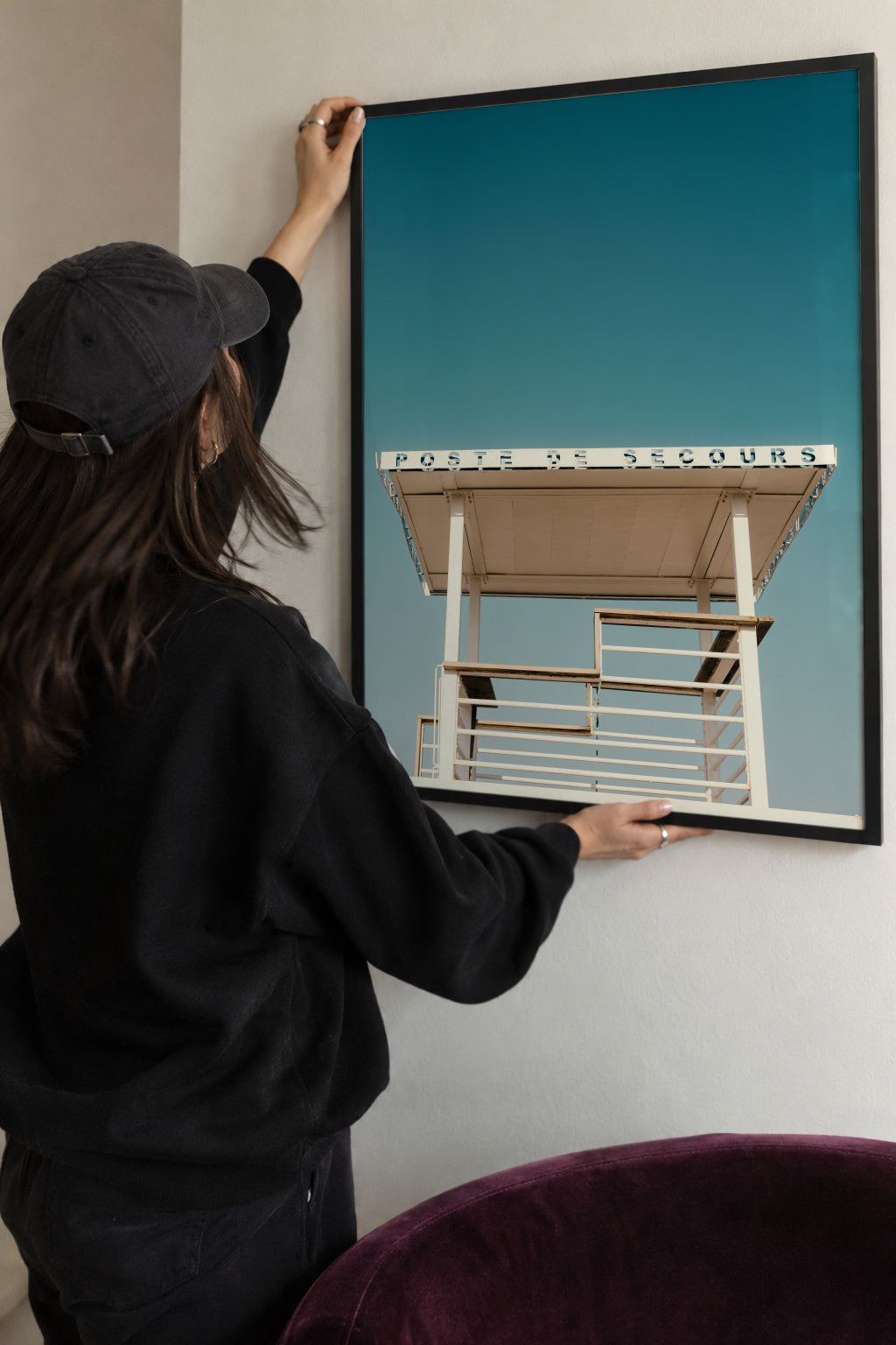 Poste de Secours - Framed poster detail