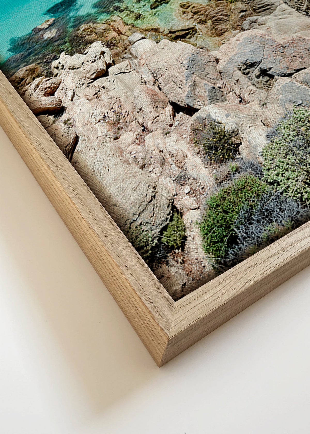 Landscape art: rocky coast with turquoise sea – Canvas detail