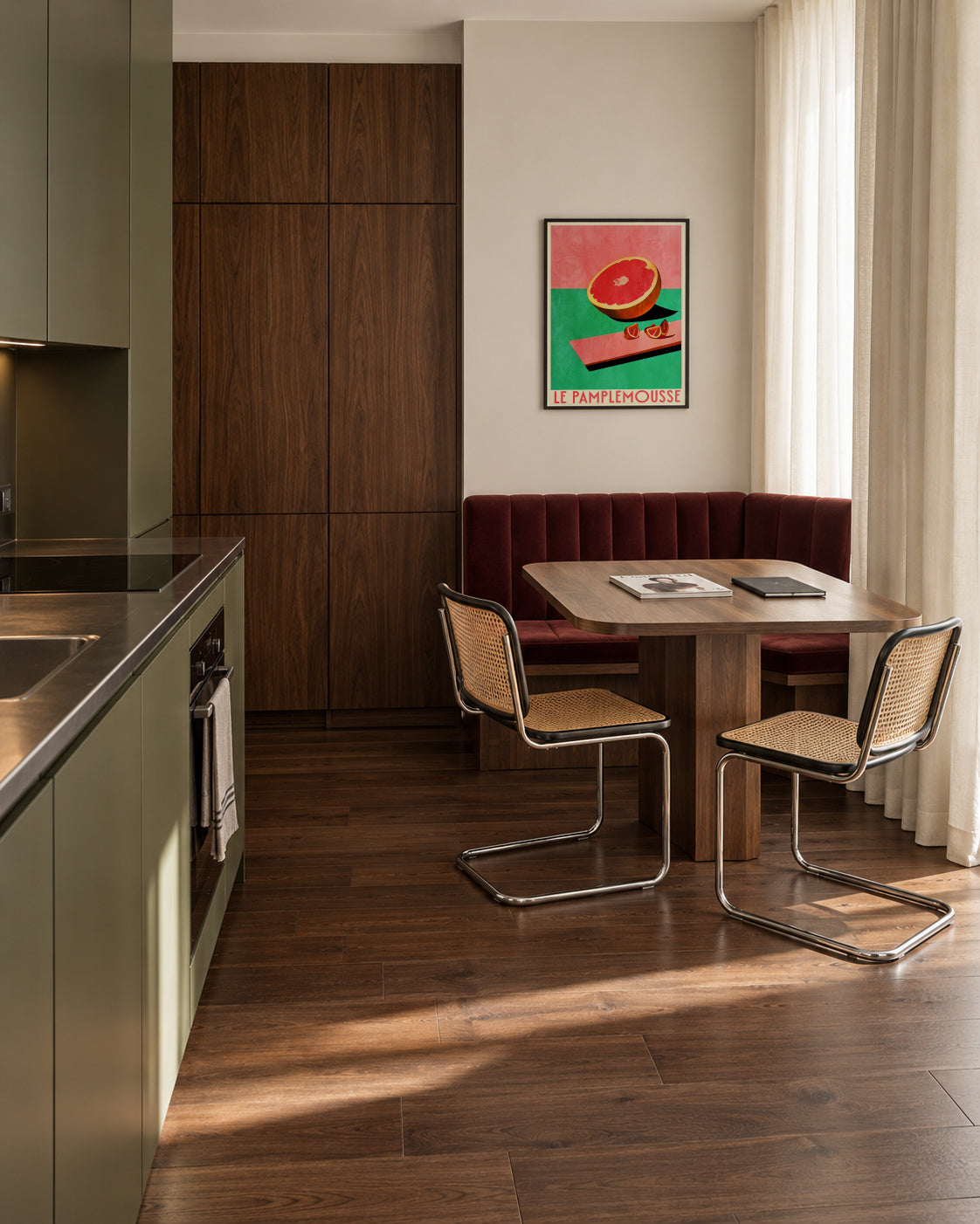 Le Pamlemousse - Framed poster in an interior