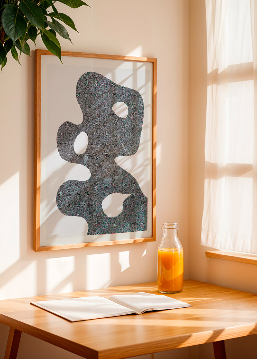 Dotted abstract artwork, large silhouette – Product1