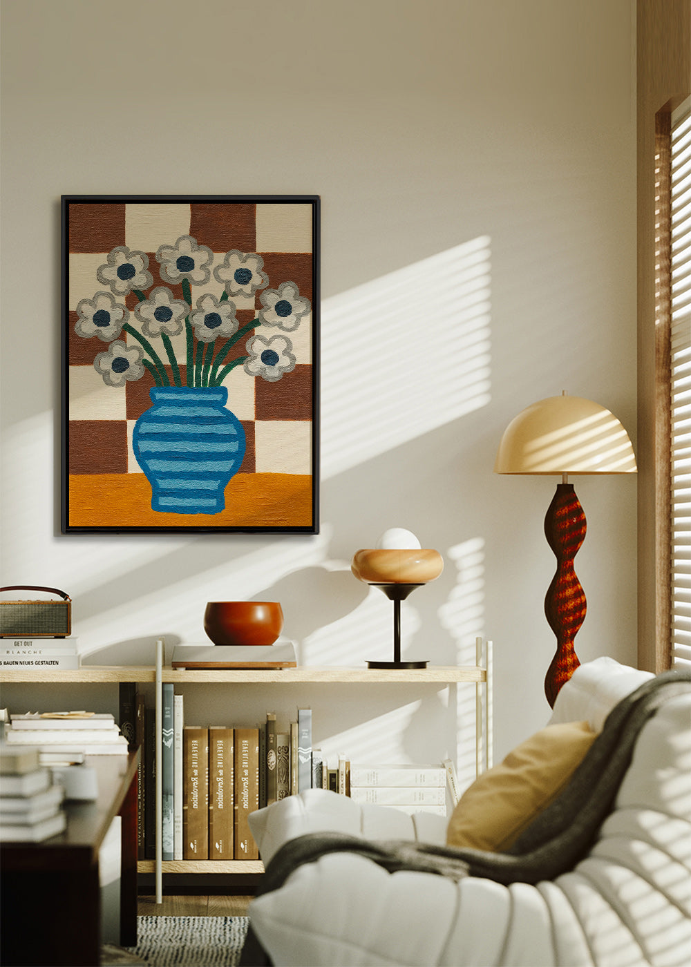 Lámina botánica: jarrón azul con flores y fondo ajedrezado – Canvas1