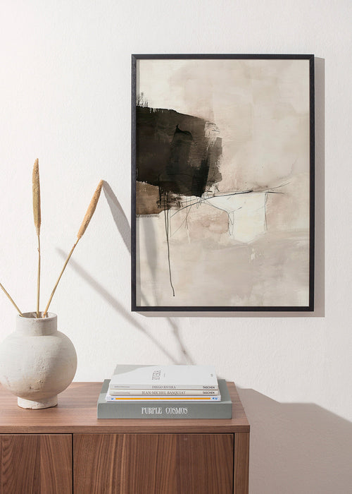 Cuadro abstracto con mancha negra y líneas sutiles – Product1